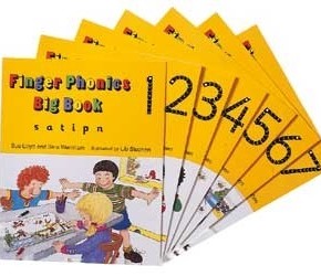 Finger Phonic Big Books: In Percursive Letters (Jolly Phonics) Set 1-7 (Books 1-7)